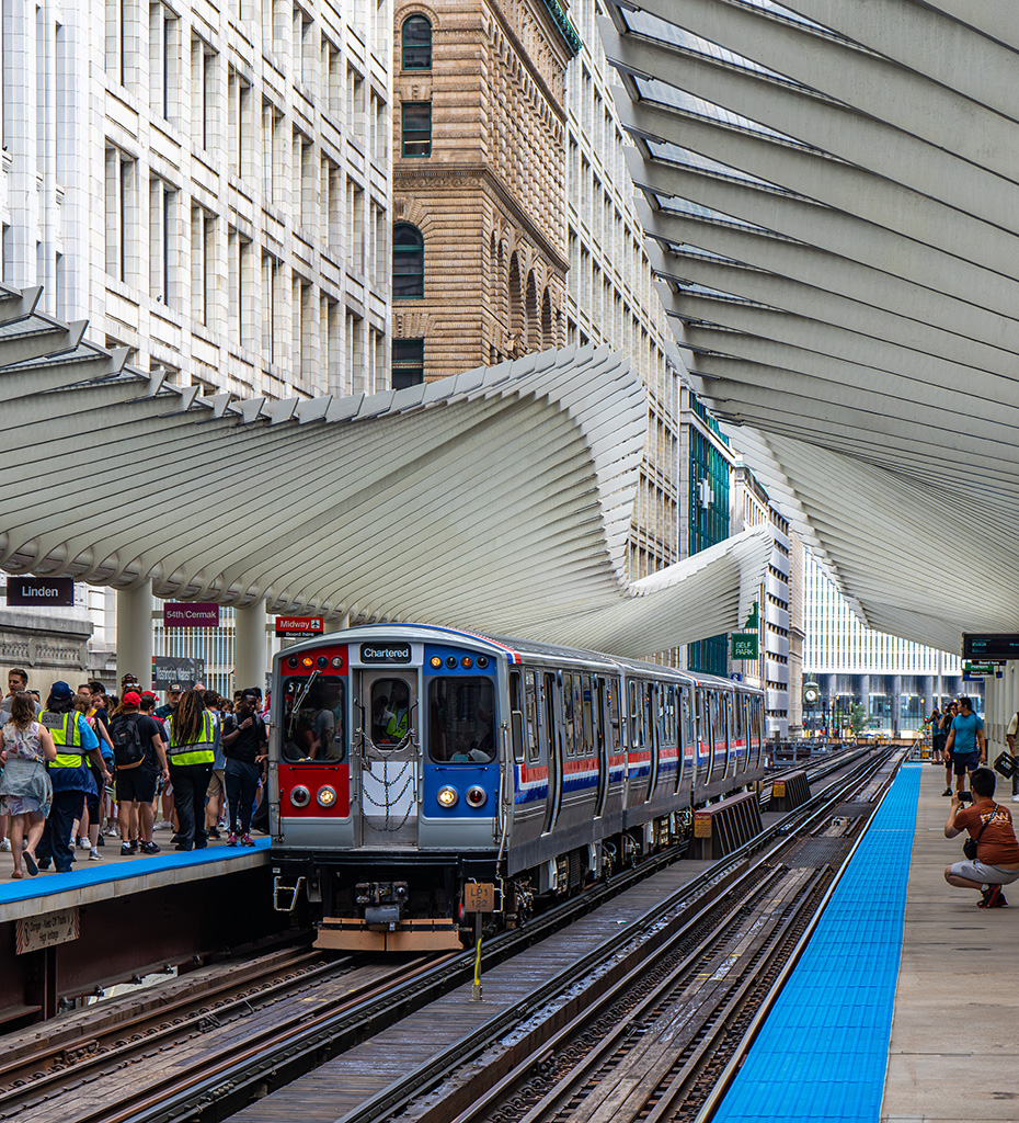 The CTA Heritage Fleet, 2400-Series trains at the Washington and Wabash CTA L station